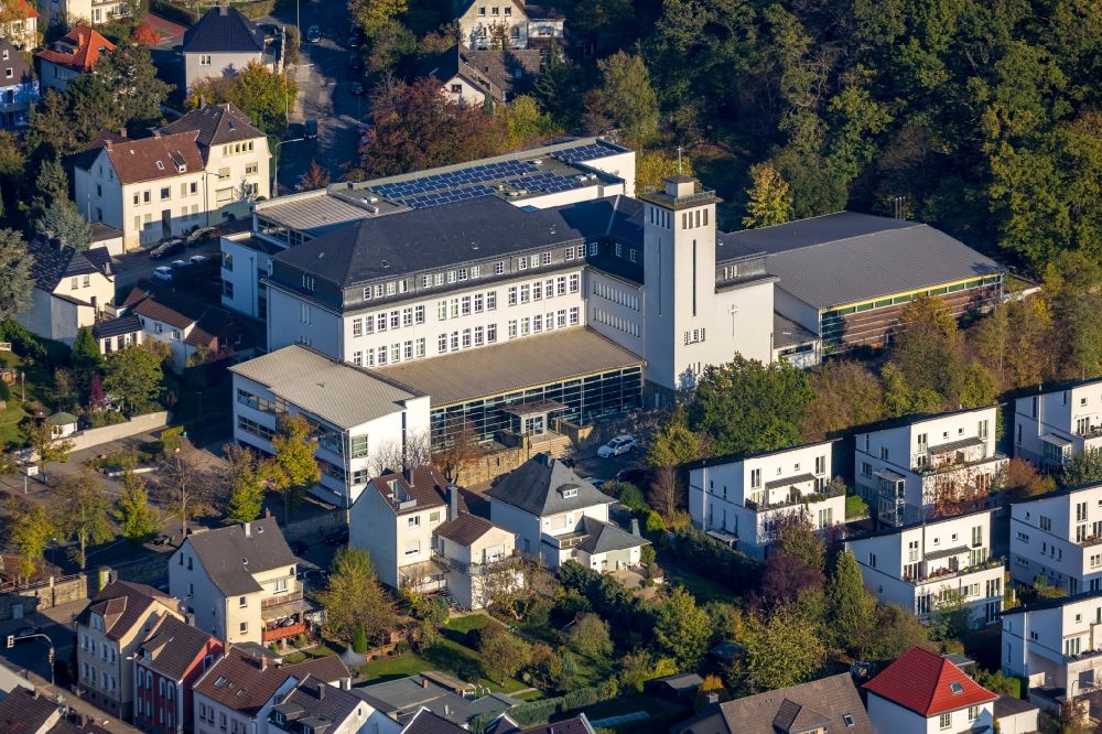 Luftaufnahme Arnsberg - Schulgebäude der Sankt-Ursula-Gymnasium an der Engelbertstraße in Arnsberg im Bundesland Nordrhein-Westfalen, Deutschland