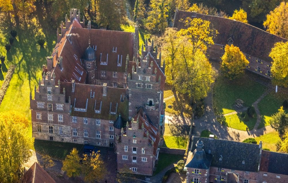 Luftbild Hamm - Schulgebäude des Schlosses Heessen in Hamm im Bundesland Nordrhein-Westfalen, Deutschland