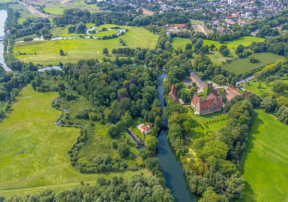 Luftaufnahme Hamm - Schulgebäude des Schlosses Heessen in Hamm im Bundesland Nordrhein-Westfalen, Deutschland