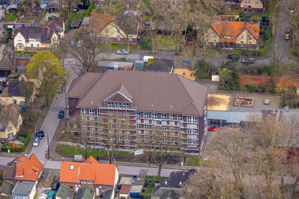 Luftbild Duisburg - Schulgebäude Schule am Bergmannsplatz Städt. kath. Grundschule in Duisburg im Bundesland Nordrhein-Westfalen, Deutschland