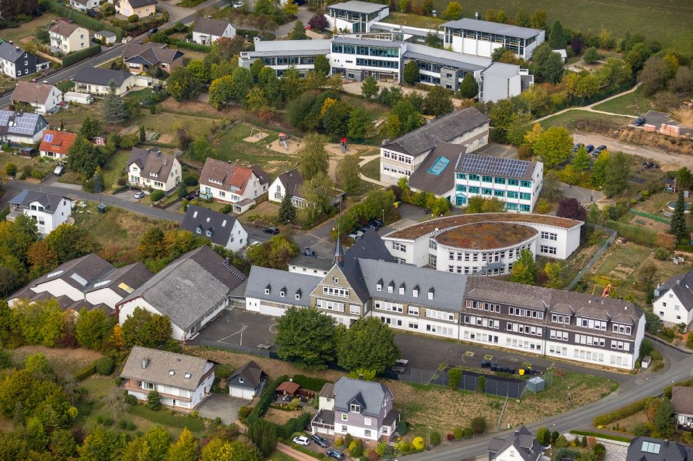 Luftbild Deuz - Schulgebäude der Schule Deuz in Deuz im Bundesland Nordrhein-Westfalen, Deutschland