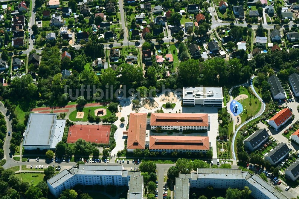 Luftbild Berlin - Schulgebäude der Schule am Rosenhain im Ortsteil Hellersdorf in Berlin, Deutschland