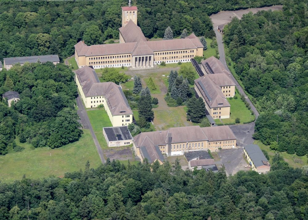 Ballenstedt aus der Vogelperspektive: Schulgebäude Schulungszentrum Großer Ziegenberg in Ballenstedt im Bundesland Sachsen-Anhalt, Deutschland