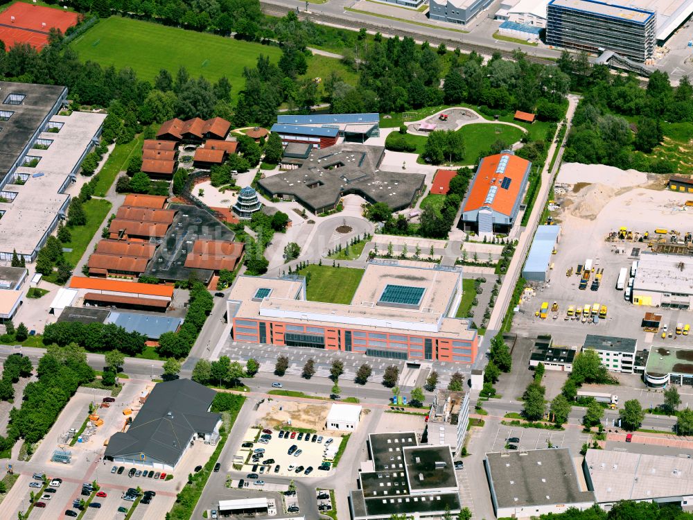 Biberach an der Riß von oben - Schulgebäude der Schwarzbach-Schule in Biberach an der Riß im Bundesland Baden-Württemberg, Deutschland