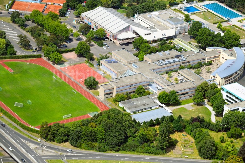Luftbild Aschaffenburg - Schulgebäude und Sportanlagen des Friedrich-Dessauer-Gymnasium in Aschaffenburg im Bundesland Bayern, Deutschland