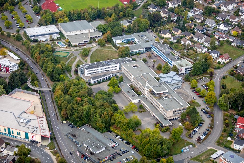 Luftaufnahme Kreuztal - Schulgebäude vom Städtischen Gymnasium Kreuztal und der Realschule Ernst-Moritz-Arndt in Kreuztal im Bundesland Nordrhein-Westfalen