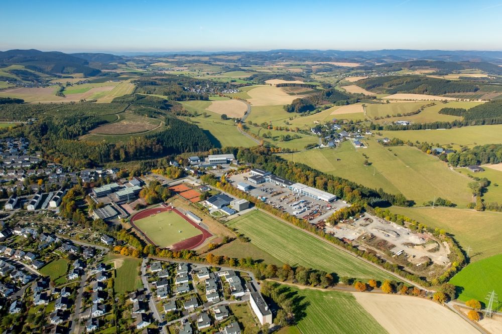 Schmallenberg aus der Vogelperspektive: Schulgebäude vom Städtischen Gymnasium in Schmallenberg im Bundesland Nordrhein-Westfalen
