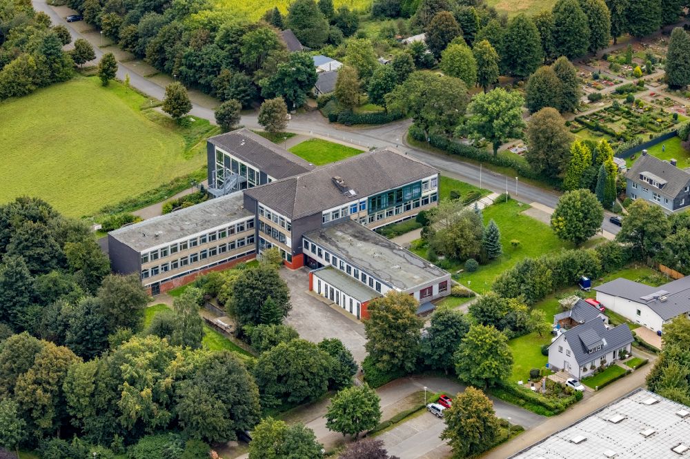 Breckerfeld aus der Vogelperspektive: Schulgebäude der St.Jacobus Schule Breckerfeld in Breckerfeld im Bundesland Nordrhein-Westfalen, Deutschland