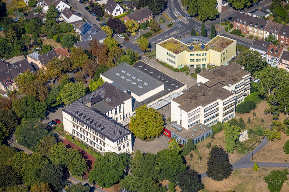 Luftaufnahme Dinslaken - Schulgebäude des Theodor-Heuss-Gymnasium an der Voerder Straße in Dinslaken im Bundesland Nordrhein-Westfalen, Deutschland
