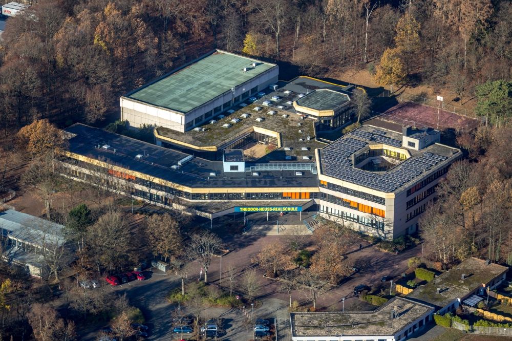 Luftaufnahme Lüdenscheid - Schulgebäude der Theodor-Heuss-Realschule in Lüdenscheid im Bundesland Nordrhein-Westfalen, Deutschland