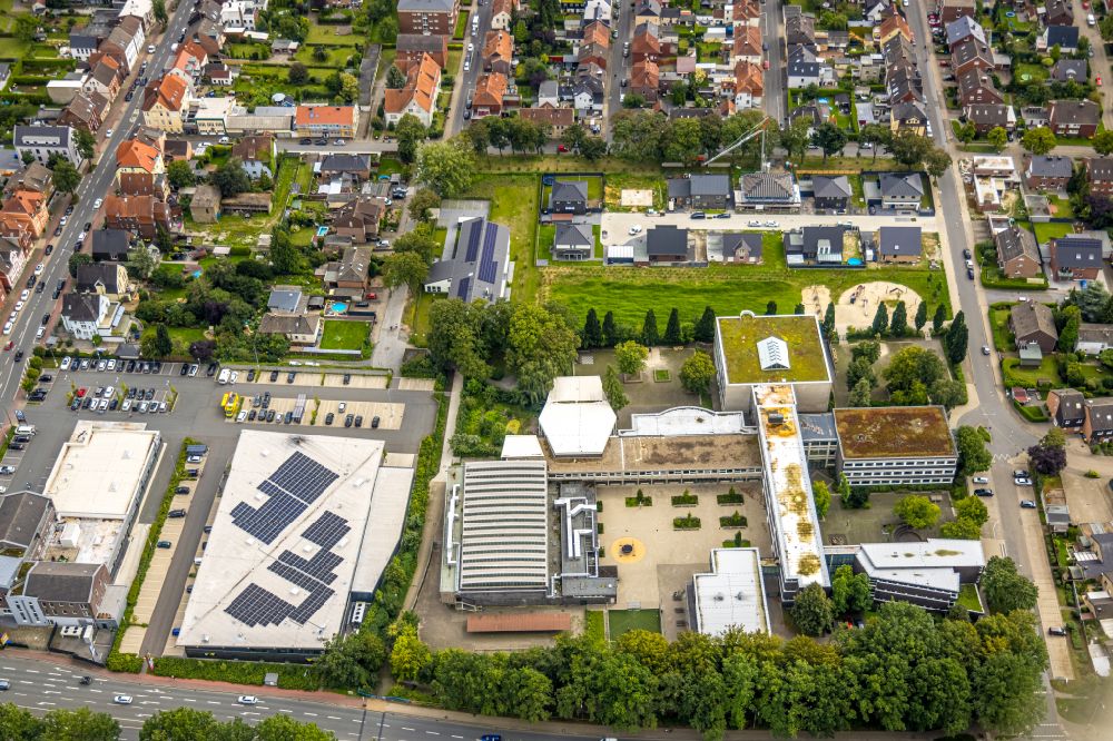 Ahlen aus der Vogelperspektive: Schulgebäude Therese-Münsterteicher-Gesamtschule in Ahlen im Bundesland Nordrhein-Westfalen, Deutschland
