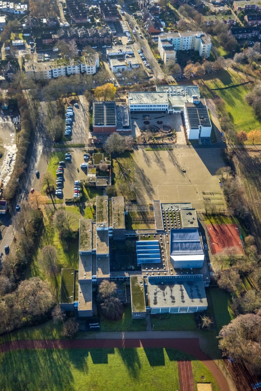 Dorsten aus der Vogelperspektive: Schulgebäude der St. Ursula Realschule in Dorsten im Bundesland Nordrhein-Westfalen, Deutschland