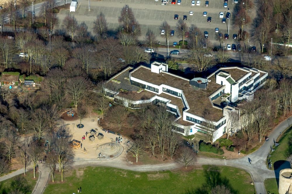 Luftbild Mülheim an der Ruhr - Schulgebäude der VHS Heinrich-Thöne-Volkshochschule an der Bergstraße in Mülheim an der Ruhr im Bundesland Nordrhein-Westfalen
