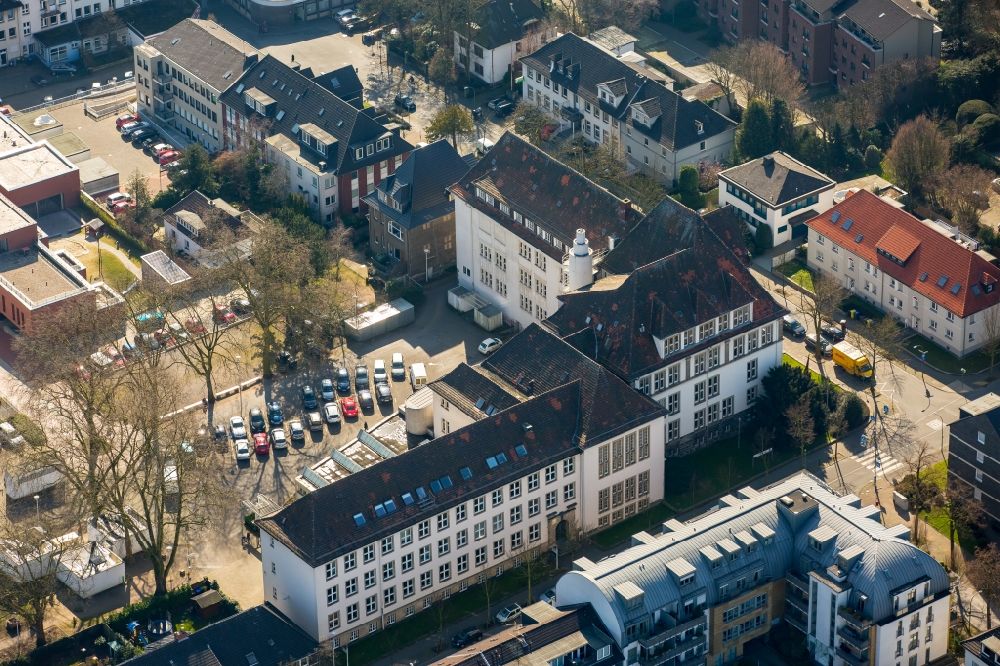 Bottrop von oben - Schulgebäude der Volkshochschule in Bottrop im Bundesland Nordrhein-Westfalen