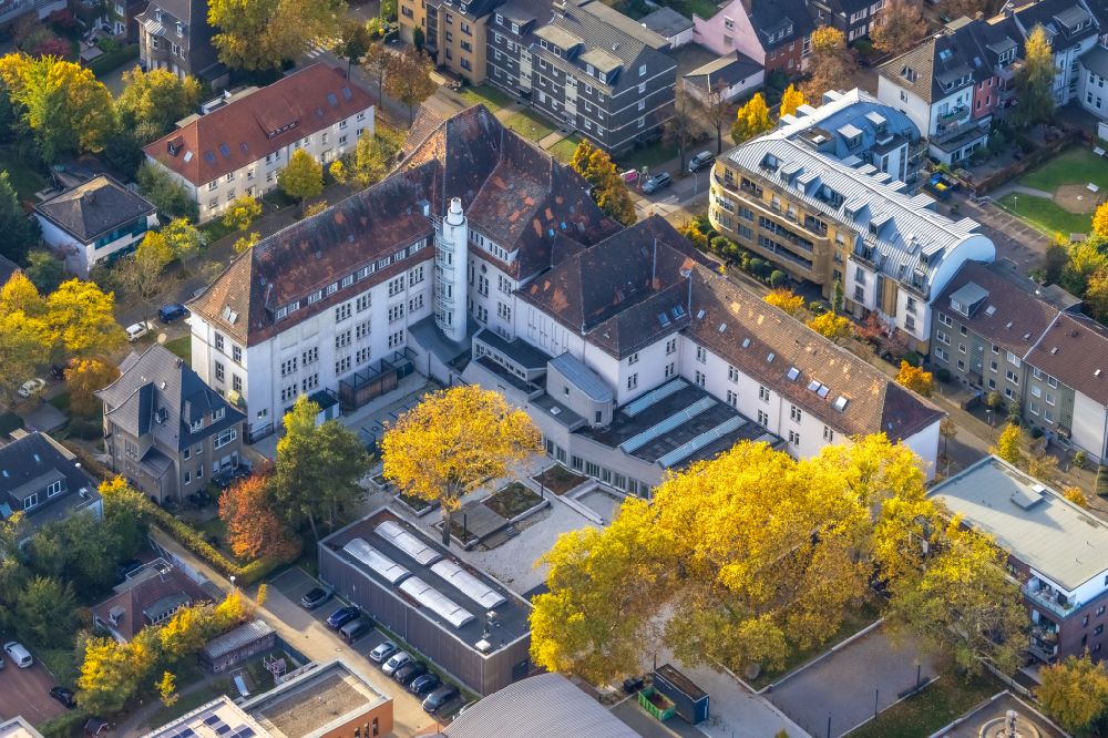 Bottrop aus der Vogelperspektive: Schulgebäude der Volkshochschule in Bottrop im Bundesland Nordrhein-Westfalen, Deutschland