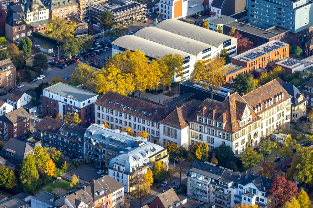Luftaufnahme Bottrop - Schulgebäude der Volkshochschule in Bottrop im Bundesland Nordrhein-Westfalen, Deutschland