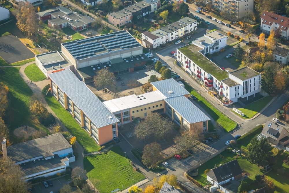 Luftaufnahme Witten - Schulgebäude der Vormholzer Grundschule im Ortsteil Herbede in Witten im Bundesland Nordrhein-Westfalen, Deutschland