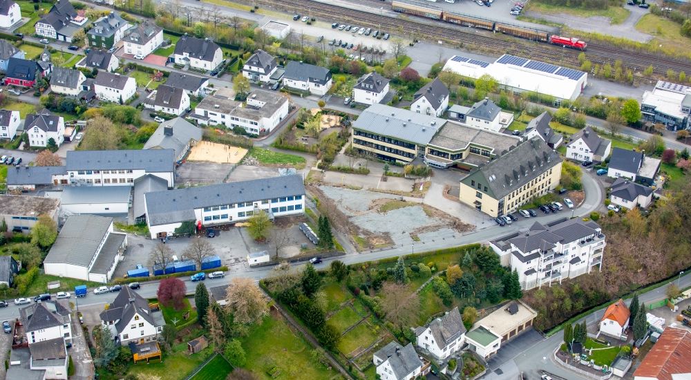 Luftaufnahme Meschede - Schulgebäude der St. Walburga-Realschule in Meschede im Bundesland Nordrhein-Westfalen, Deutschland