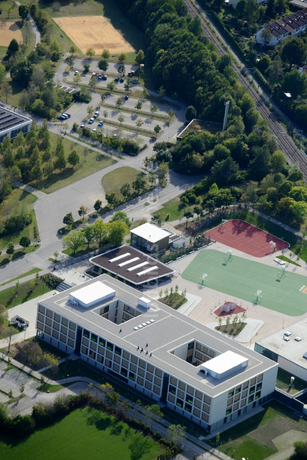 Luftaufnahme Taufkirchen - Schulgebäude der Walter-Klingenbeck-Realschule in Taufkirchen im Bundesland Bayern