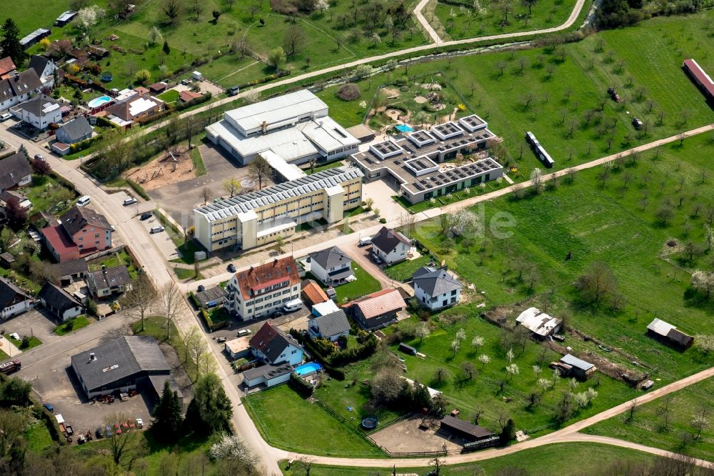 Luftaufnahme Weisweil - Schulgebäude der Weisweil in Weisweil im Bundesland Baden-Württemberg, Deutschland