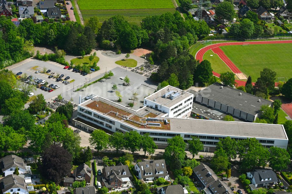 Halstenbek aus der Vogelperspektive: Schulgebäude Wolfgang-Borchert-Gymnasium in Halstenbek im Bundesland Schleswig-Holstein, Deutschland