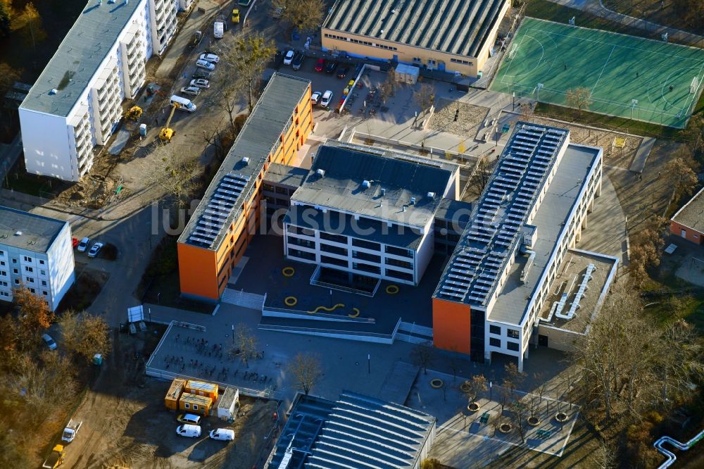 Luftaufnahme Potsdam - Schulgebäude der Zeppelin-Grundschule im Ortsteil Potsdam West in Potsdam im Bundesland Brandenburg, Deutschland