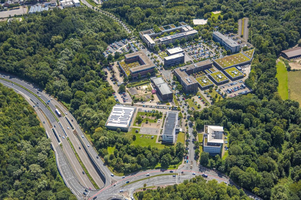 Luftaufnahme Bochum - Schulgelände und Gebäudekomplex der EZB Buisness School und der Technische Akademie Wuppertal e.V. in Bochum im Bundesland Nordrhein-Westfalen