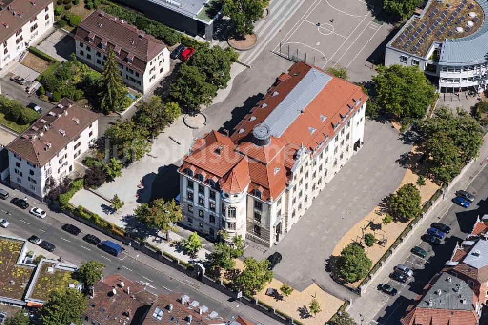 Luftaufnahme Stuttgart - Schulgelände und Gebäudekomplex der Grund und Werkrealschule Ostheim in Stuttgart im Bundesland Baden-Württemberg, Deutschland