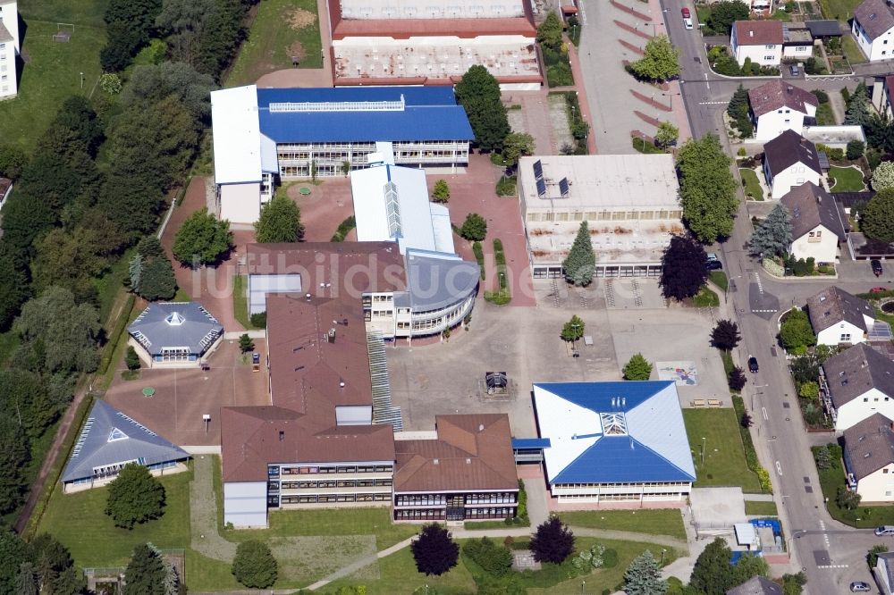Herxheim bei Landau (Pfalz) von oben - Schulgelände und Gebäudekomplex des Schulzentrum in Herxheim bei Landau (Pfalz) im Bundesland Rheinland-Pfalz
