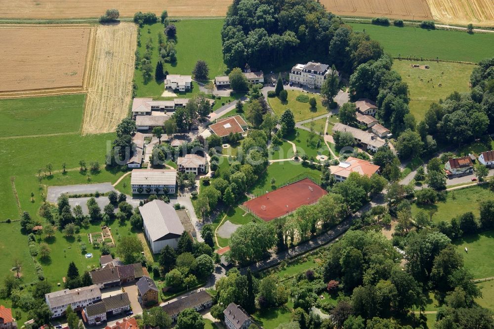 Luftbild Bad Zwesten - Schulgelände mit Sportplatz der CJD Jugenddorf-Christophorusschule Oberurff in Bad Zwesten im Bundesland Hessen, Deutschland