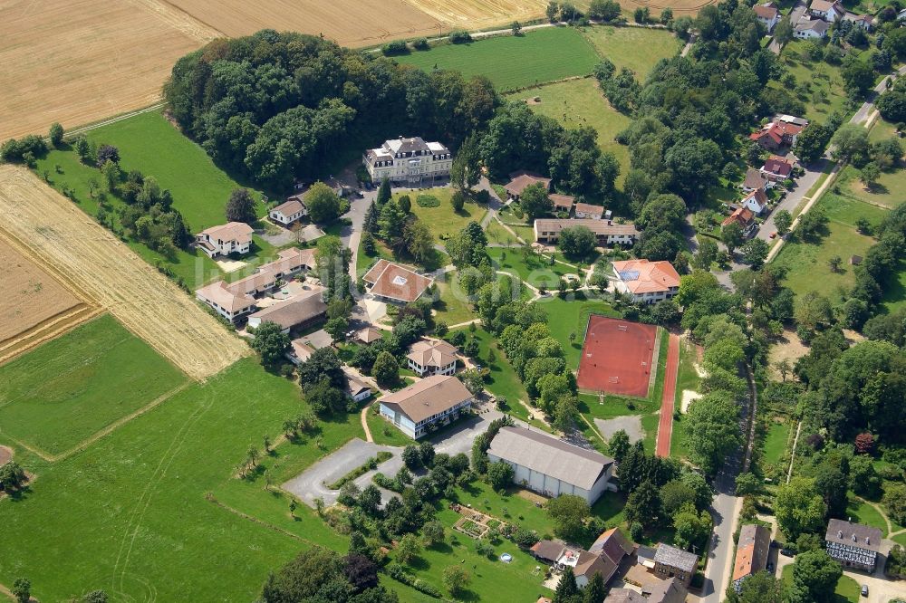 Bad Zwesten von oben - Schulgelände mit Sportplatz der CJD Jugenddorf-Christophorusschule Oberurff in Bad Zwesten im Bundesland Hessen, Deutschland