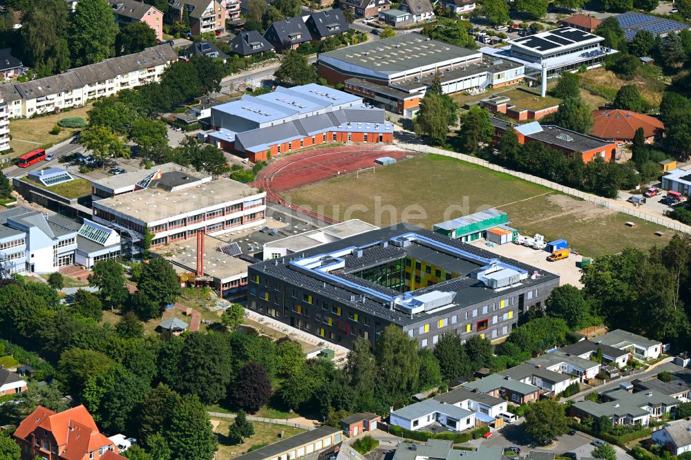 Luftbild Bad Schwartau - Schulgelände mit Sportplatz des Gymnasium am Mühlenberg in Bad Schwartau im Bundesland Schleswig-Holstein, Deutschland