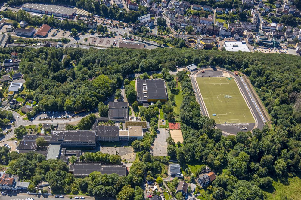 Ennepetal von oben - Schulgelände mit Sportplatz Reichenbach Gymnasium in Ennepetal im Bundesland Nordrhein-Westfalen, Deutschland