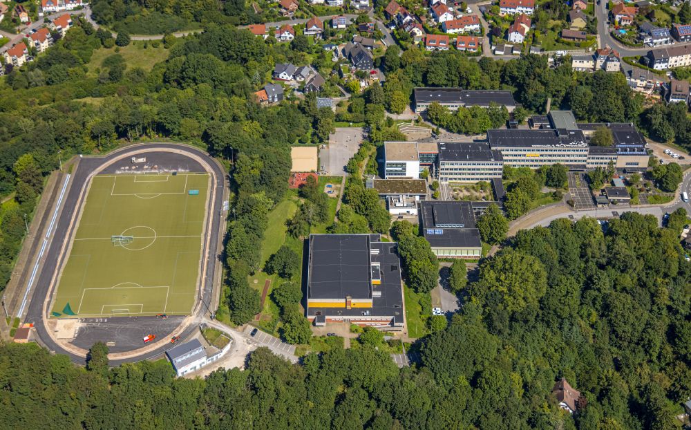 Ennepetal aus der Vogelperspektive: Schulgelände mit Sportplatz Reichenbach Gymnasium in Ennepetal im Bundesland Nordrhein-Westfalen, Deutschland