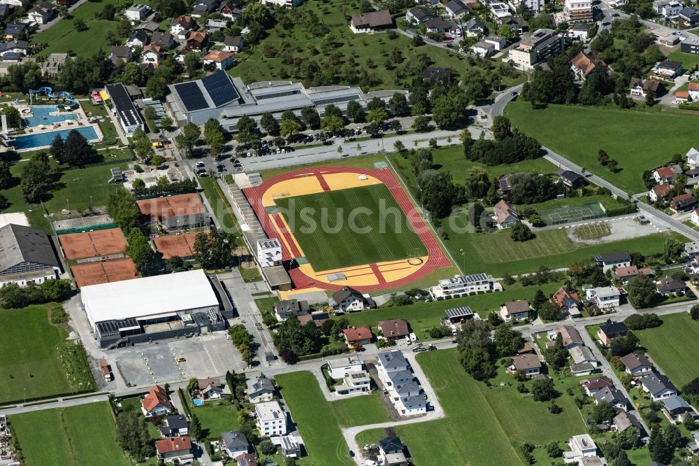 Luftaufnahme Lustenau - Schulgelände mit Sportplatz und Sportpark Lustenau mit verschiedenen Sportmöglichkeiten in Lustenau in Vorarlberg, Österreich