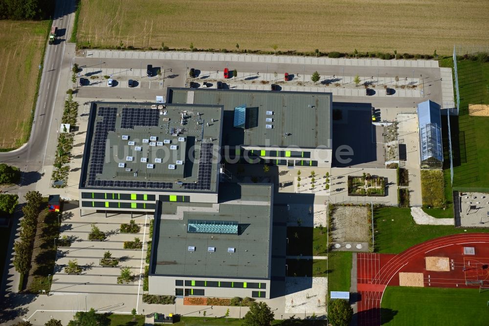 Neusäß aus der Vogelperspektive: Schulgelände mit Sportplatz der Staatliche Realschule in Neusäß im Bundesland Bayern, Deutschland