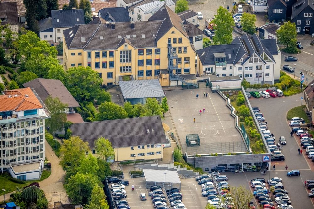 Luftaufnahme Herdecke - Schulhof der Robert-Bonnermann-Schule in Herdecke im Bundesland Nordrhein-Westfalen, Deutschland