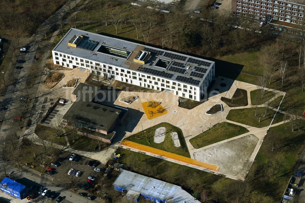 Luftbild Hannover - Schulhof der Schule auf der Bult in Hannover im Bundesland Niedersachsen, Deutschland