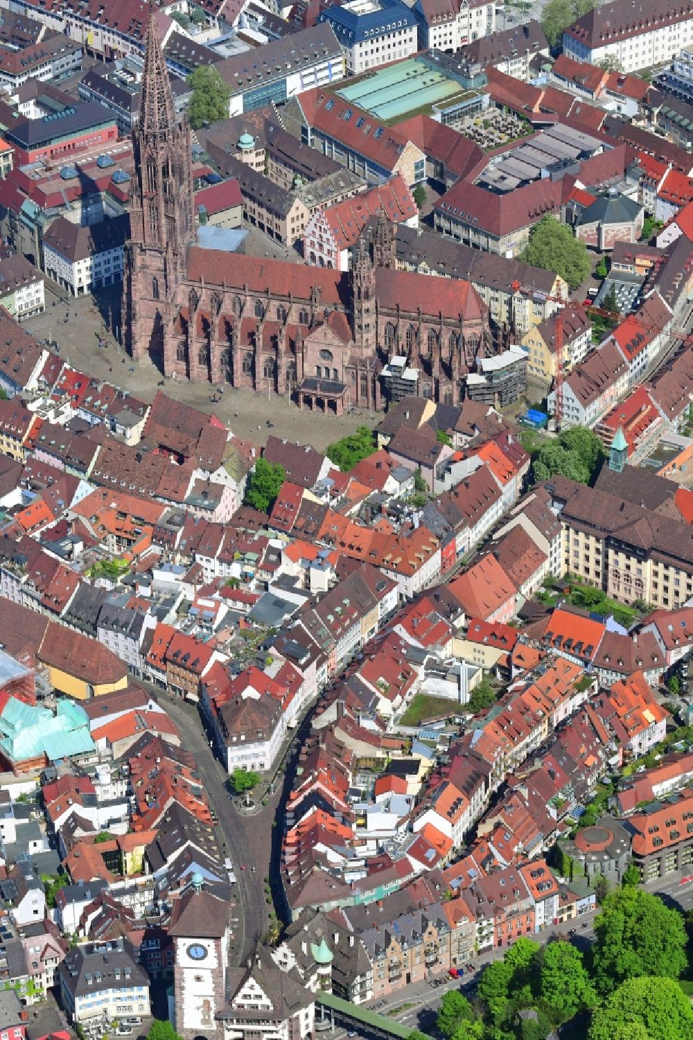 Luftbild Freiburg im Breisgau - Schwabentor, Stadtzentrum und Altstadt mit Münster im Innenstadtbereich in Freiburg im Breisgau im Bundesland Baden-Württemberg, Deutschland