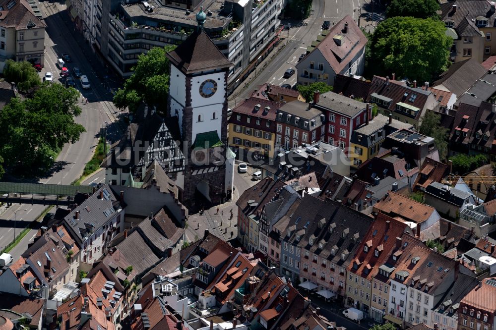 Freiburg im Breisgau von oben - Schwabentor, Stadtzentrum und Altstadt mit Münster im Innenstadtbereich in Freiburg im Breisgau im Bundesland Baden-Württemberg, Deutschland