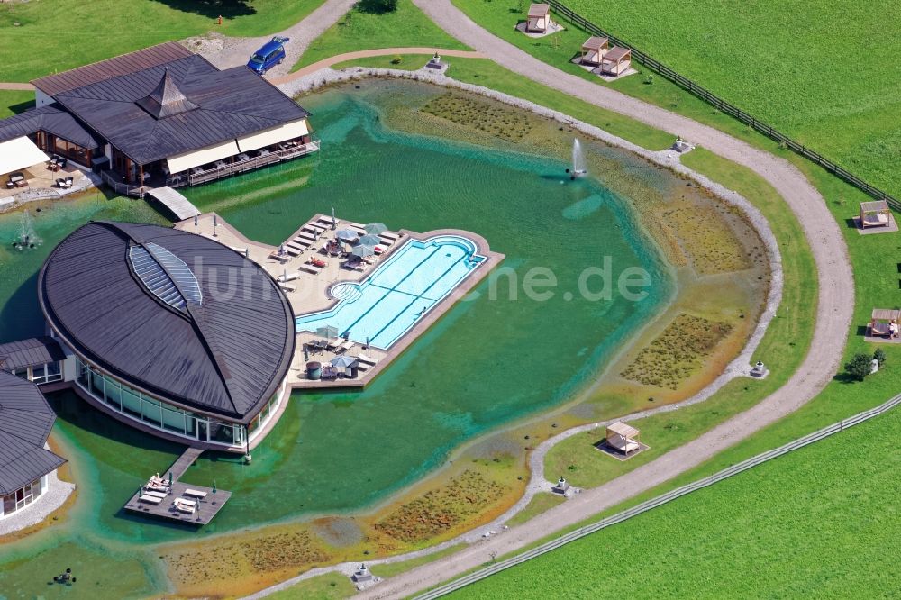 Schwangau aus der Vogelperspektive: Schwimmbad der Hotelanlage König-Ludwig in Schwangau im Bundesland Bayern