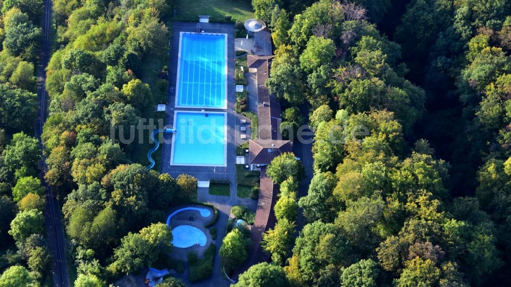 Königswinter von oben - Schwimmbad in Königswinter im Bundesland Nordrhein-Westfalen, Deutschland