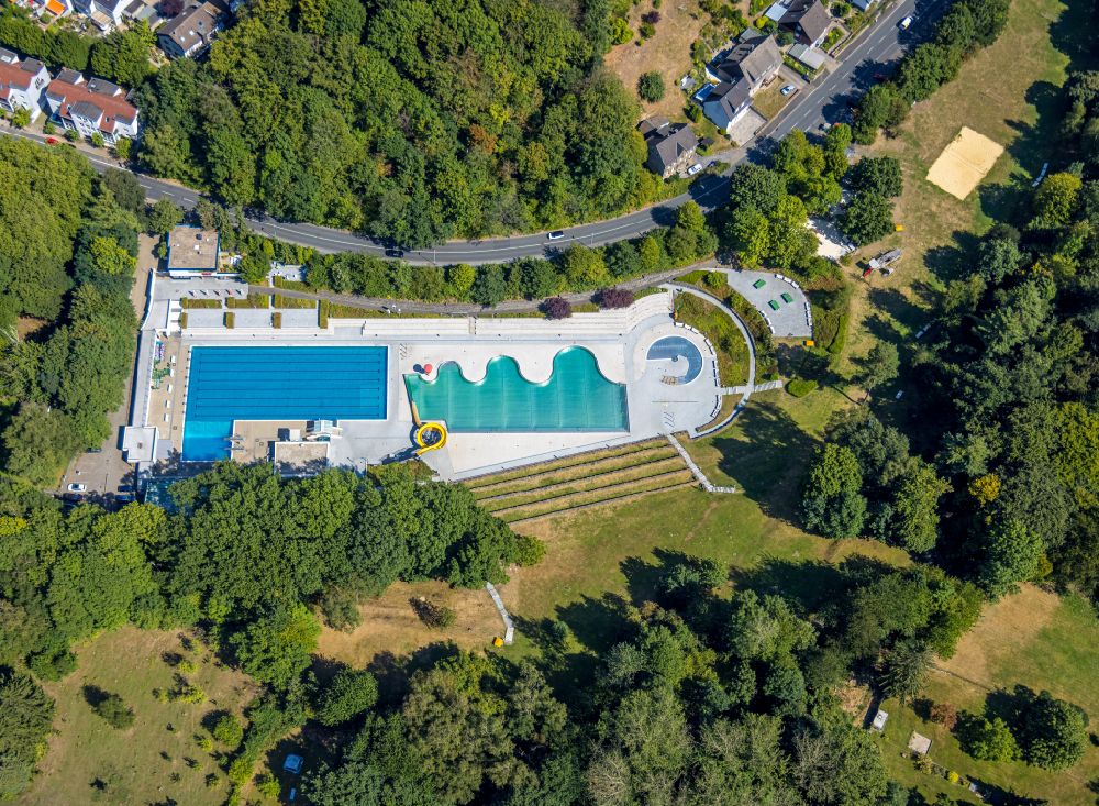 Witten aus der Vogelperspektive: Schwimmbecken des Freibad Annen in Witten im Bundesland Nordrhein-Westfalen - NRW, Deutschland