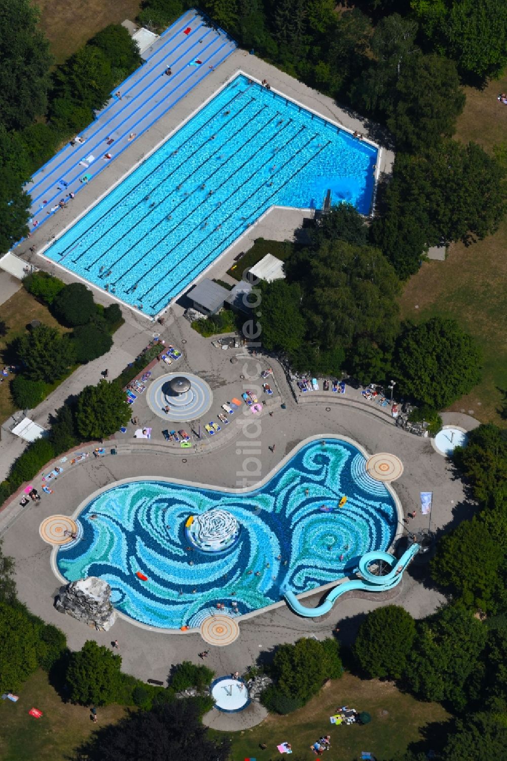 Luftbild Heilbronn - Schwimmbecken des Freibad Gesundbrunnen an der Römerstraße in Heilbronn im Bundesland Baden-Württemberg, Deutschland
