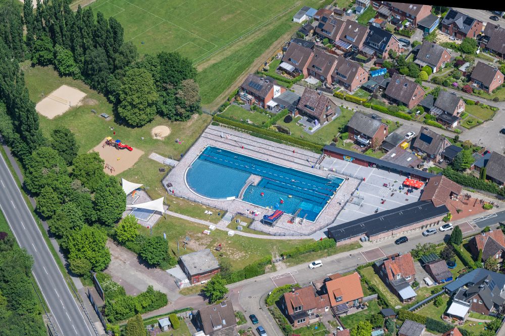 Luftaufnahme Horneburg - Schwimmbecken des Freibad in Horneburg im Bundesland Niedersachsen, Deutschland