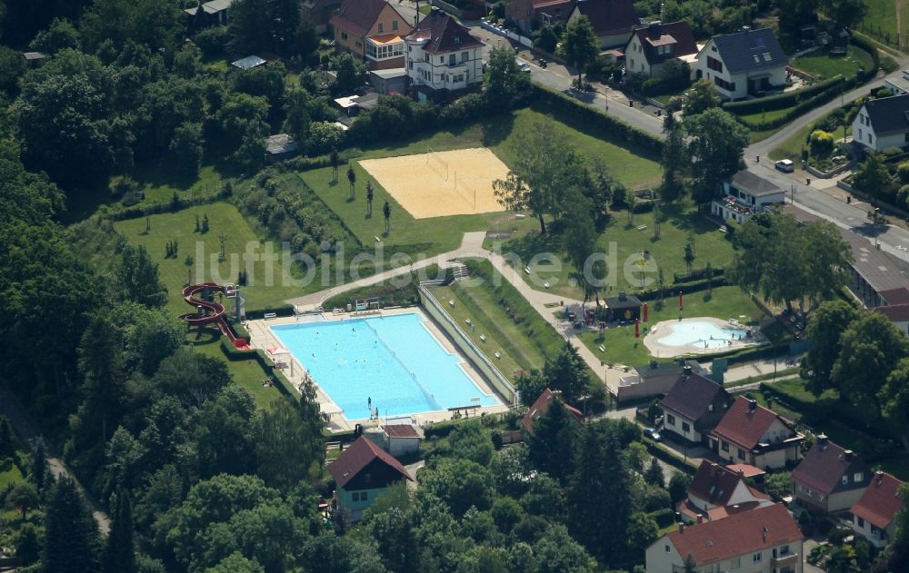 Luftbild Sondershausen - Schwimmbecken des Freibades Bergbad Sonnenblick im Ortsteil Bendeleben in Sondershausen im Bundesland Thüringen, Deutschland