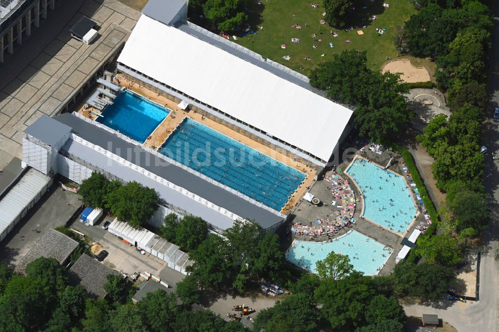 Luftaufnahme Berlin - Schwimmbecken des Freibades Berlin Olympic Park in Berlin, Deutschland