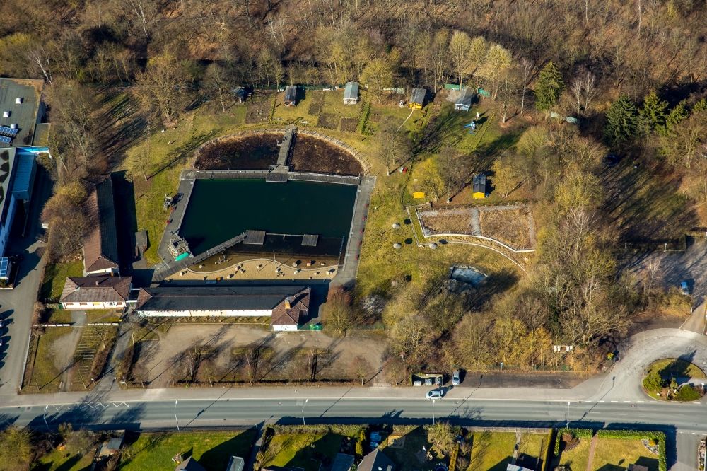 Luftbild Menden (Sauerland) - Schwimmbecken des Freibades Bieberkamp im Ortsteil Lendringsen in Menden (Sauerland) im Bundesland Nordrhein-Westfalen