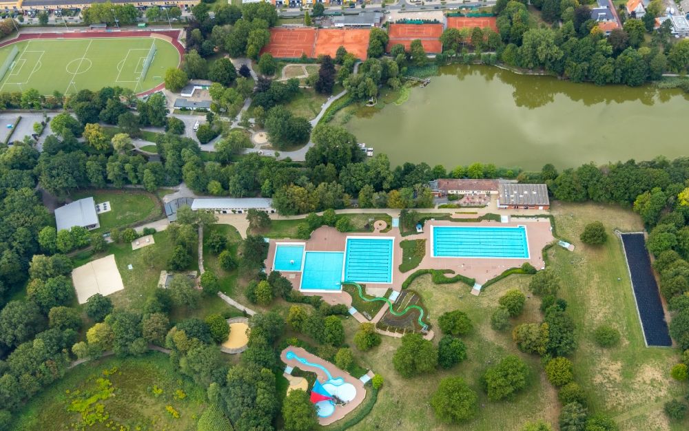 Lünen aus der Vogelperspektive: Schwimmbecken des Freibades Cappenberger See in Lünen im Bundesland Nordrhein-Westfalen, Deutschland