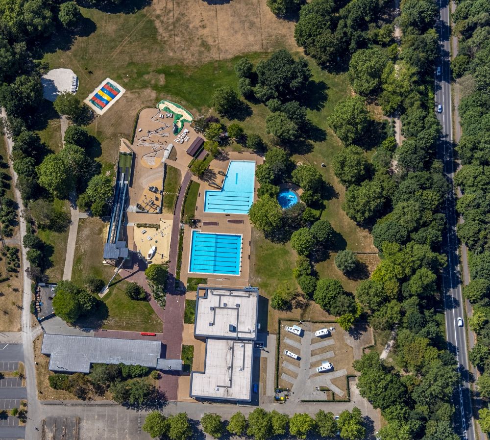 Luftbild Moers - Schwimmbecken des Freibades ENNI Solimare in Moers im Bundesland Nordrhein-Westfalen, Deutschland